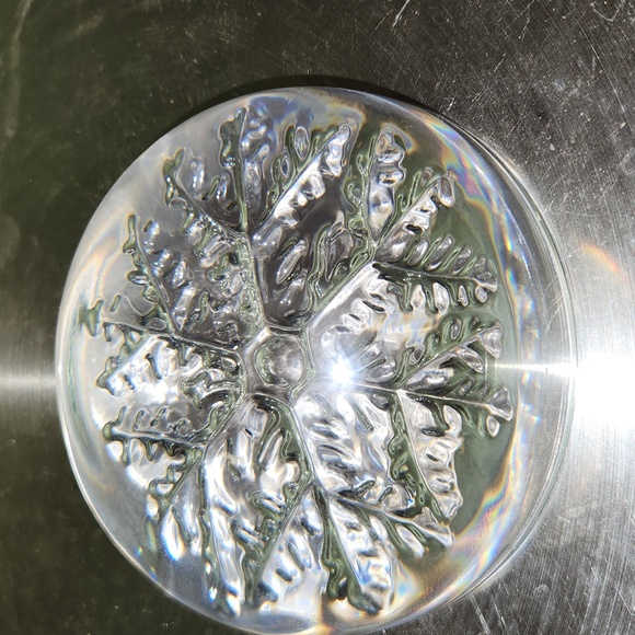 Final Price/ Vintage Clear Glass Debossed Snowflake Paperweight GUC - Picture 2 of 4